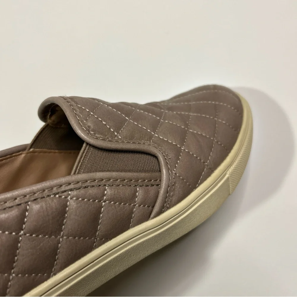 Steve Madden Brown Quilted Flats Women’s 6.5 Shoes